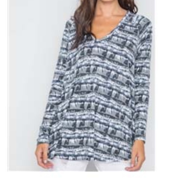 Very J Tops - ♦️SOLD OUT♦️- NWT Navy Mix Dye V-neck